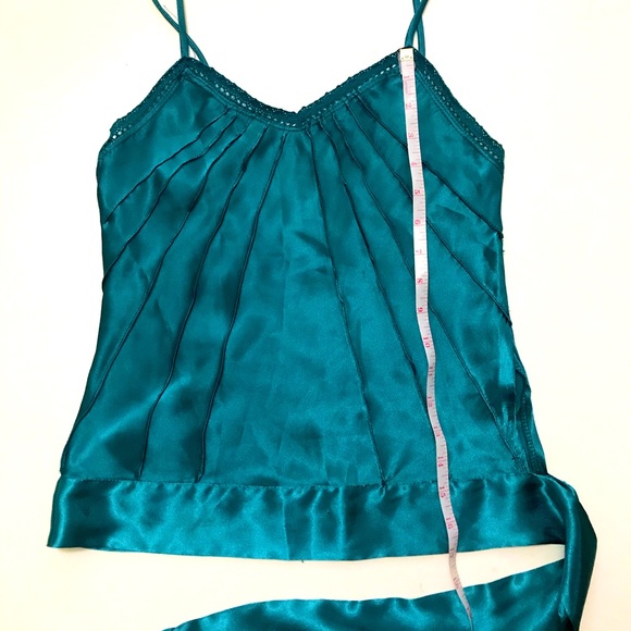 Spaghetti strap tank top - Picture 6 of 11